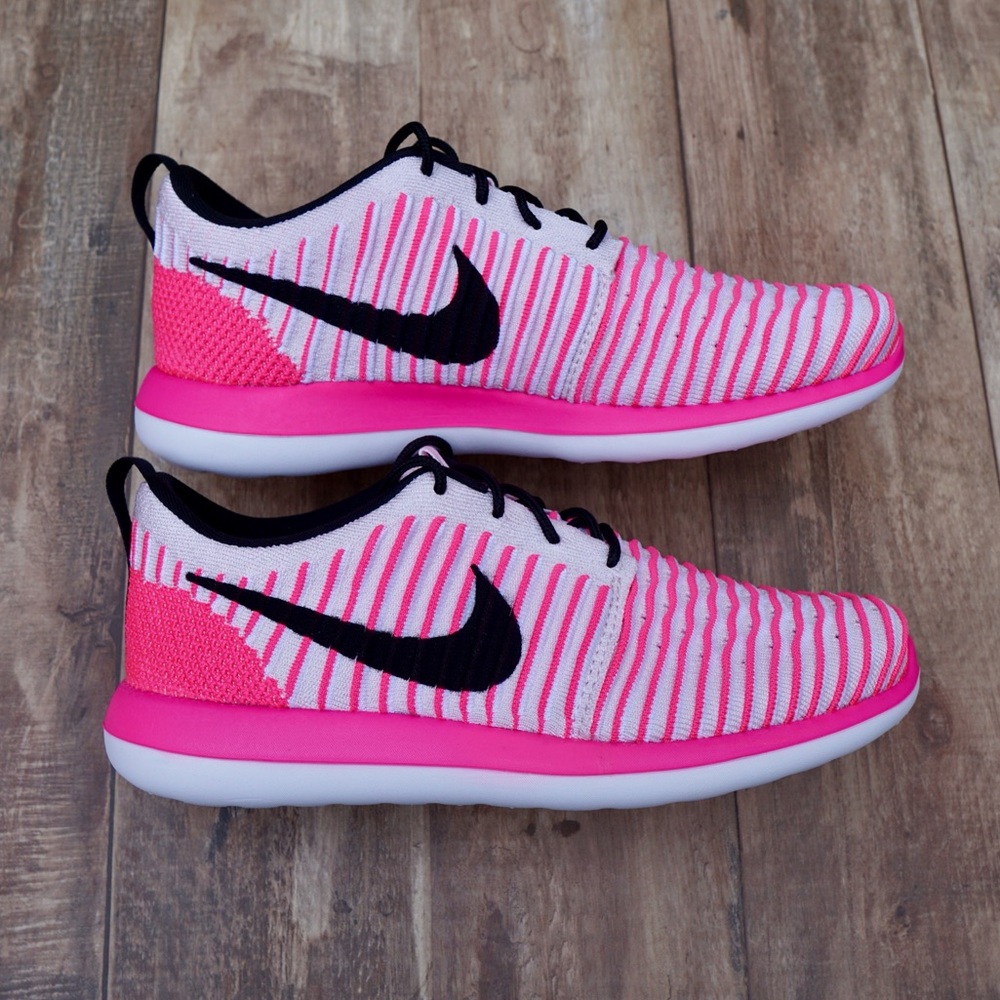 NWOT Nike Roshe Two Flyknit (GS)